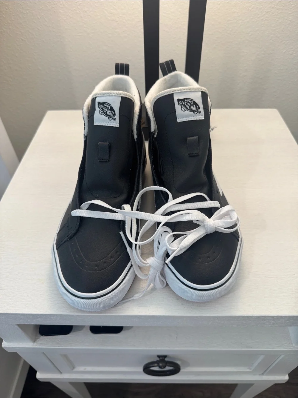 Vans women's 11/men's9.5 Black and White leather High-Top Sneakers